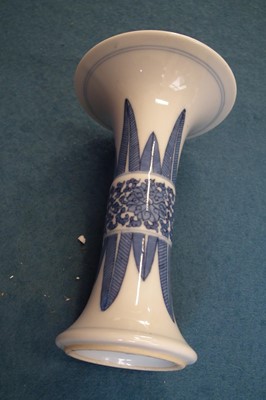 Lot 247 - Chinese vase