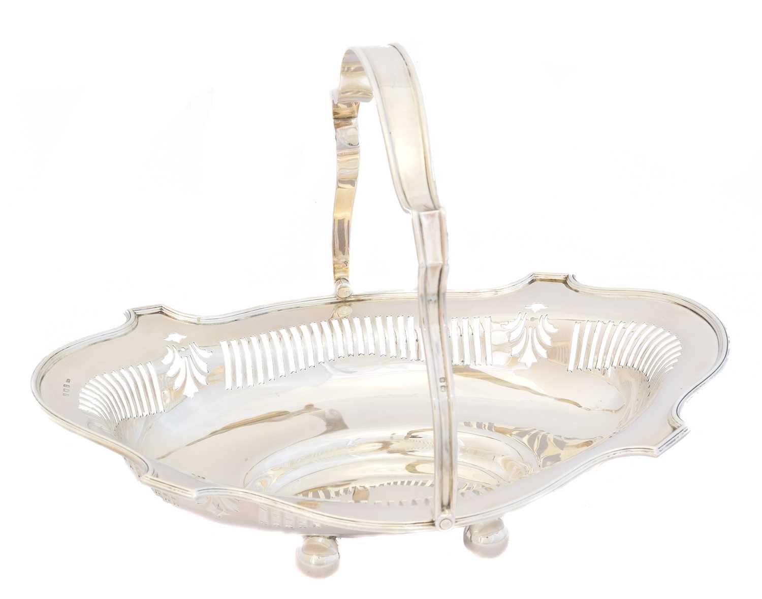 Lot 173 - An Edward VII silver basket