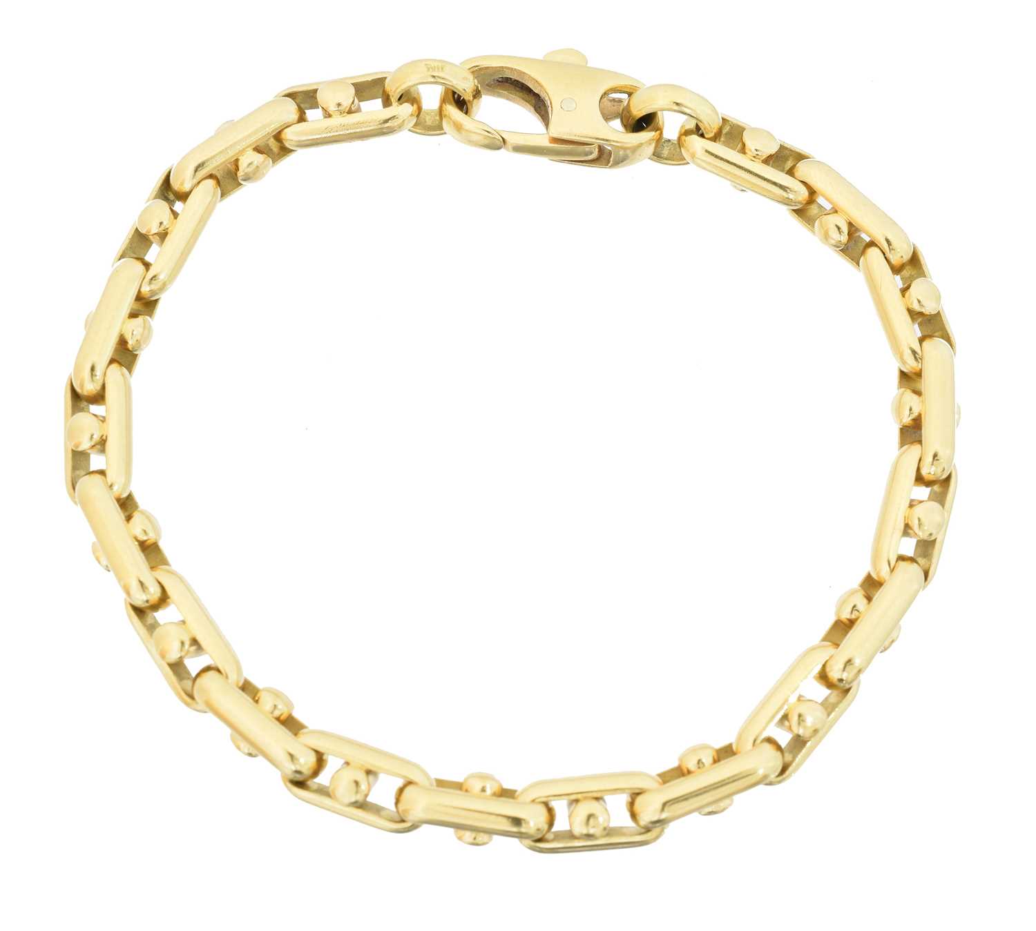 Lot 29 - An 18ct gold fancy link bracelet