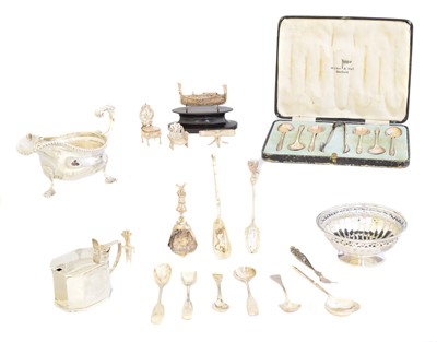 Lot 193 - A selection of silver and silver plate