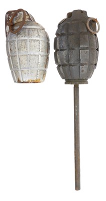 Lot 126 - Inert WW1 No 23 Mk 1 grenade with rod and a training Mills bomb.