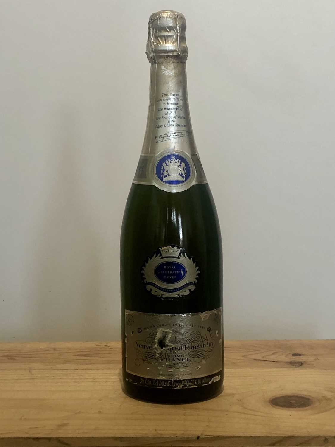 Lot 67 - 1 Bottle Vintage Champagne Brut Veuve Clicquot Ponsardin Royal Celebration Cuvee 1975