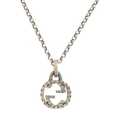 Lot 7 - A silver Gucci Interlocking Logo Necklace