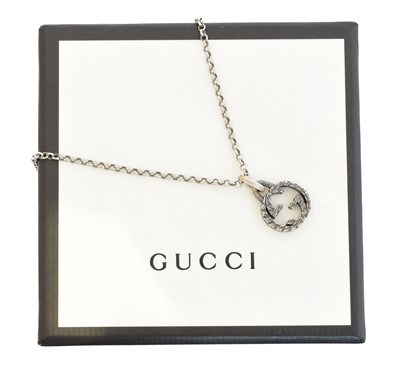 Lot 7 - A silver Gucci Interlocking Logo Necklace
