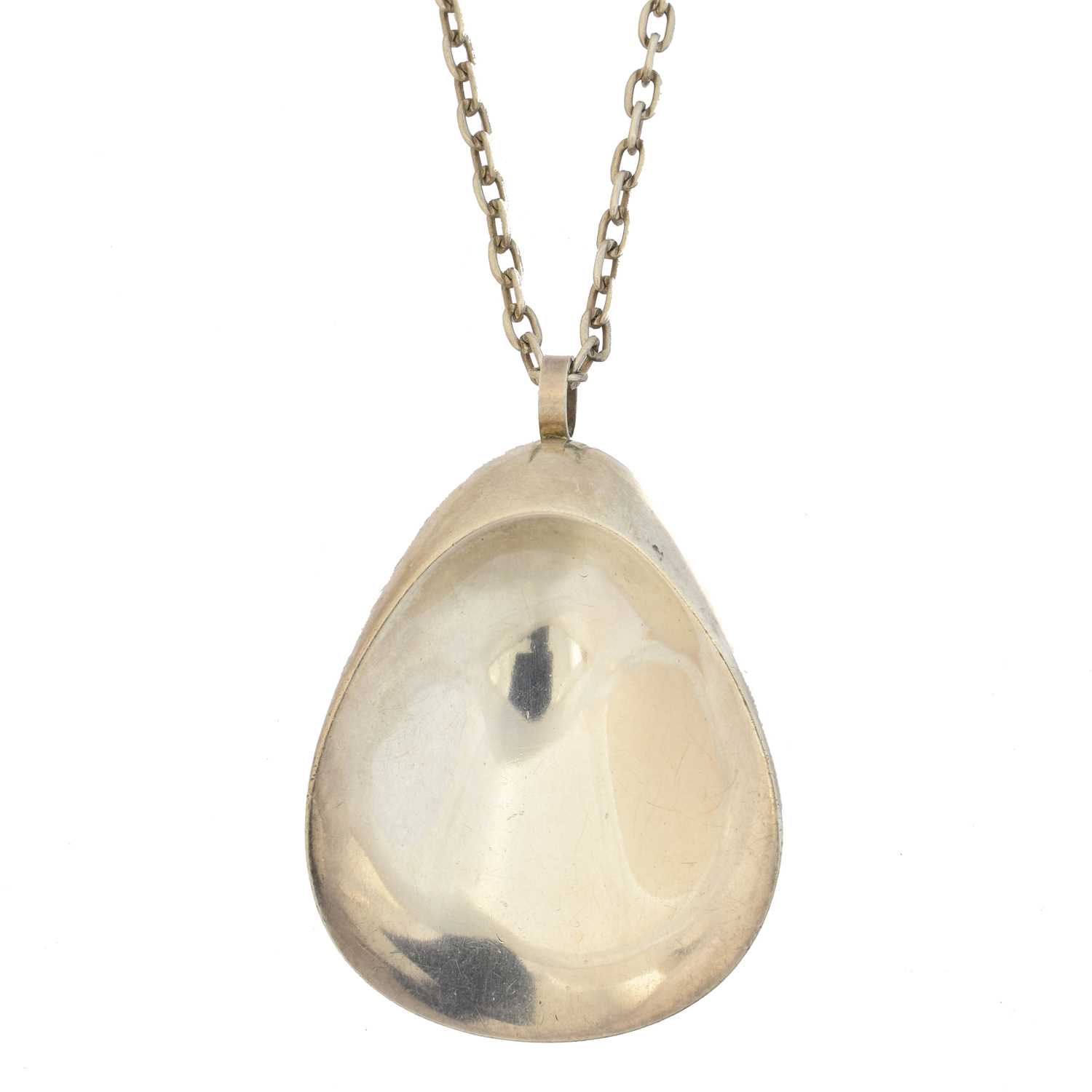 Lot 76 - A Georg Jensen 'Oyster' pendant on chain, no. 328