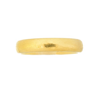 Lot 45 - A 22ct gold band ring