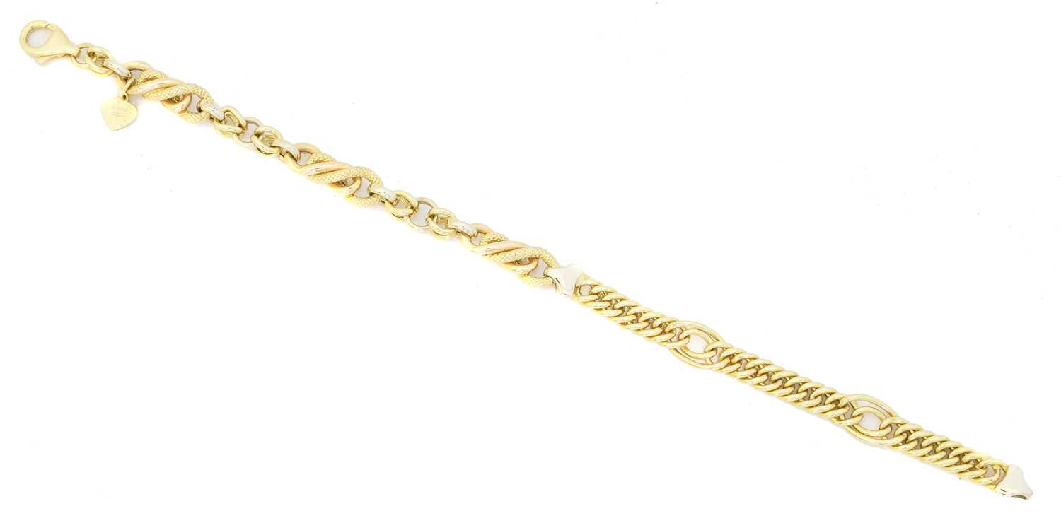 Lot 31 - An 18ct gold bracelet