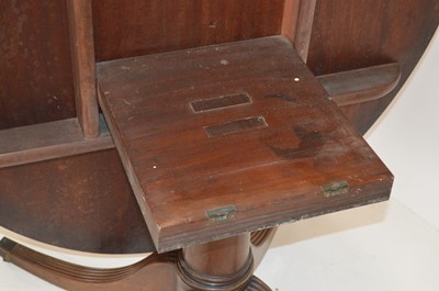 Lot 403 - Early 19th-century mahogany breakfast table