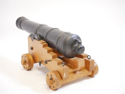 Lot 112 - Model 32 pounder cannon