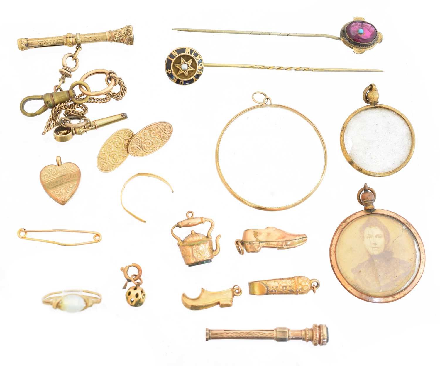 Lot 89 - A selection of gold and gold plated jewellery