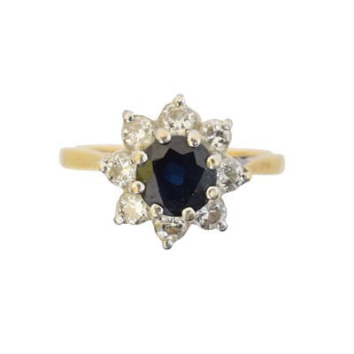 Lot 136 - An 18ct gold sapphire and diamond cluster ring