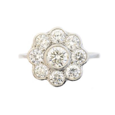 Lot 149 - A diamond cluster ring