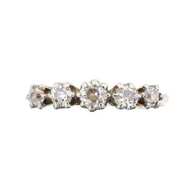 Lot 150 - A diamond five stone ring