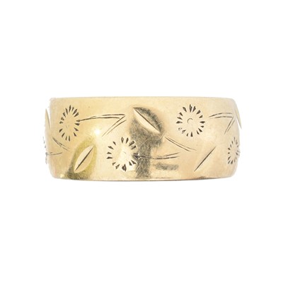 Lot 38 - A 9ct gold band ring