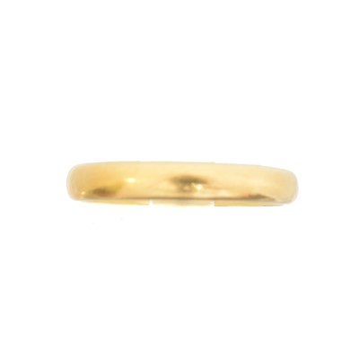 Lot 43 - A 22ct gold band ring