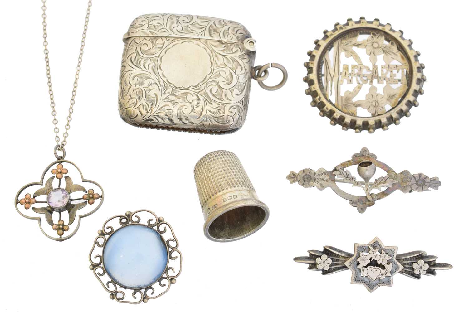 Lot 79 - A selection of silver and white metal jewellery
