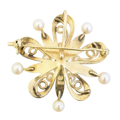 Lot 7 - A cultured pearl brooch by Mikimoto