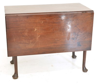 Lot 290 - George III Cuban mahogany table