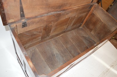 Lot 419 - 17th-century oak coffer