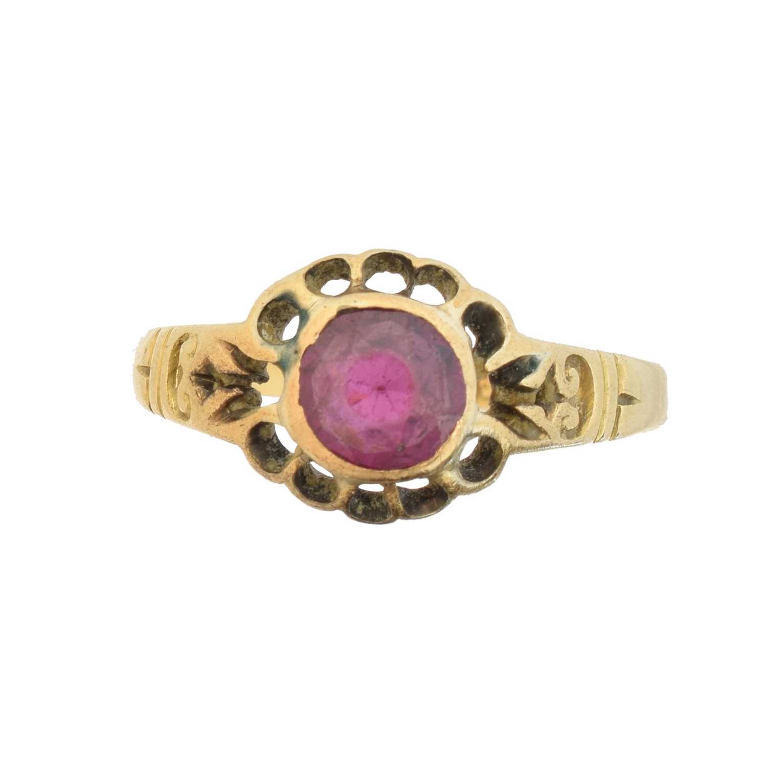Lot 47 - A late Victorian 18ct gold garnet single stone ring