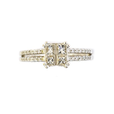 Lot 49 - An 18ct gold diamond cluster ring