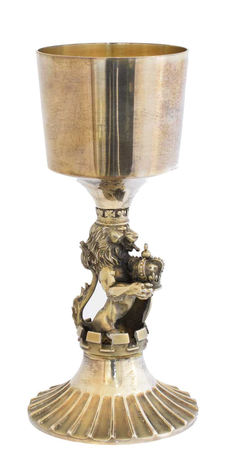 Lot 138 - An Elizabeth II silver commemorative goblet