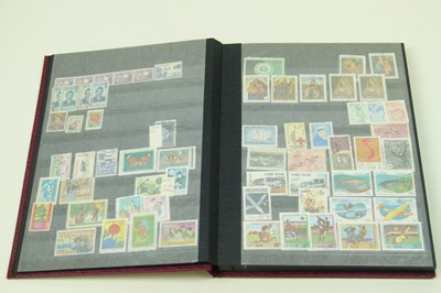 Lot 257 - Worldwide stamp collection in 5 stockbooks