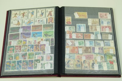 Lot 257 - Worldwide stamp collection in 5 stockbooks