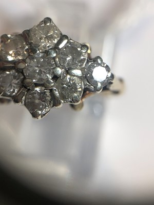 Lot 41 - A 9ct gold diamond cluster ring