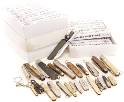 Lot 250 - Collection new boxed knives and a box of penknives