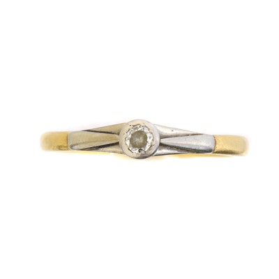 Lot 42 - An 18ct gold diamond single stone ring