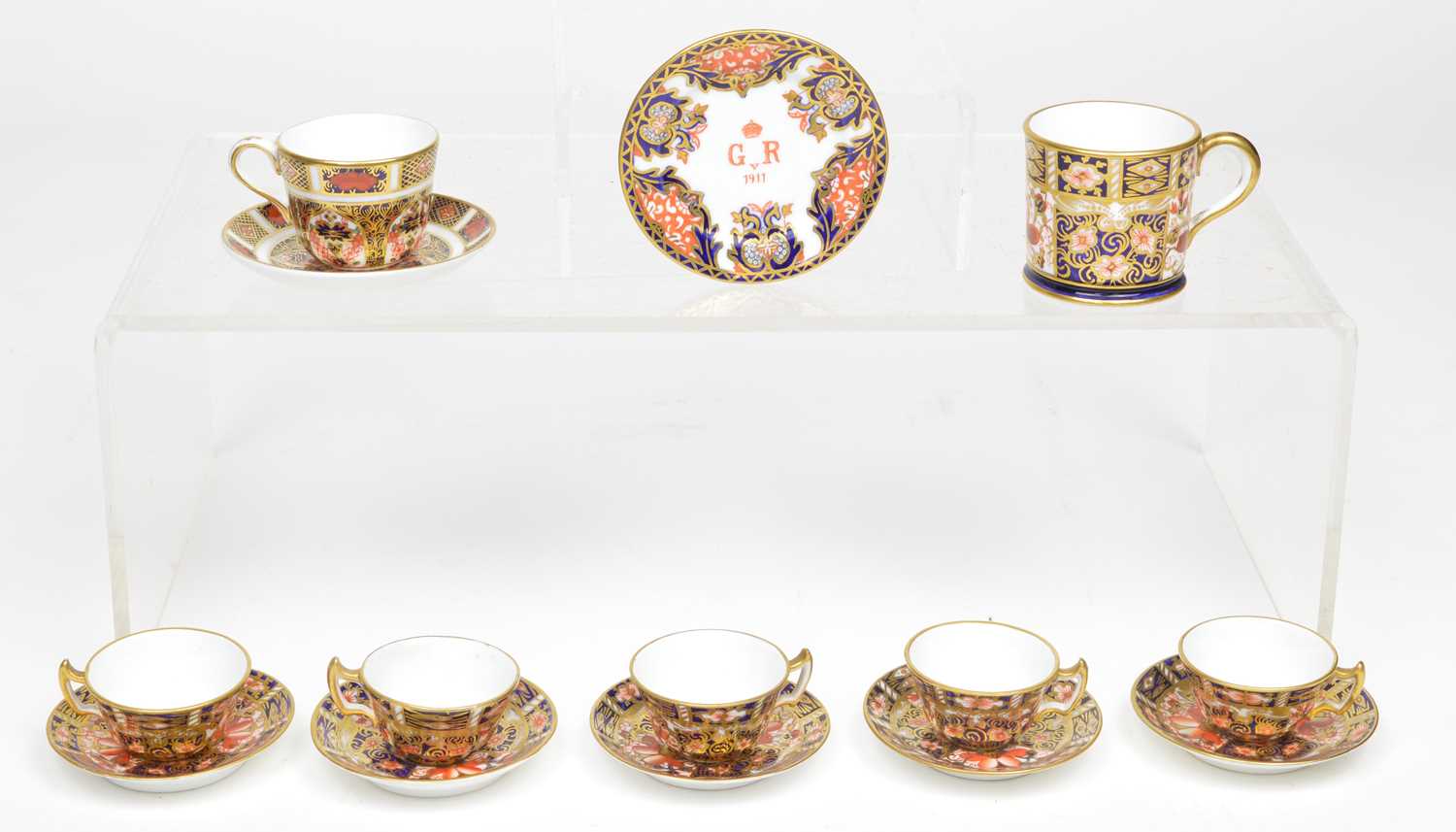 Lot 109 - 8 items of miniature Royal Crown Derby
