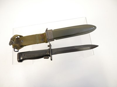 Lot 302 - US M5A1 bayonet and scabbard