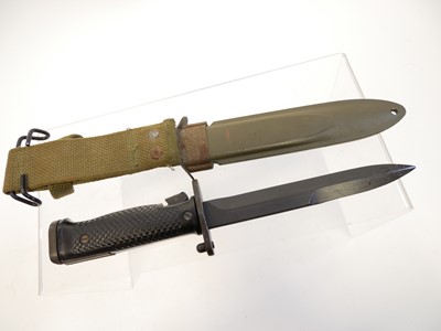 Lot 302 - US M5A1 bayonet and scabbard