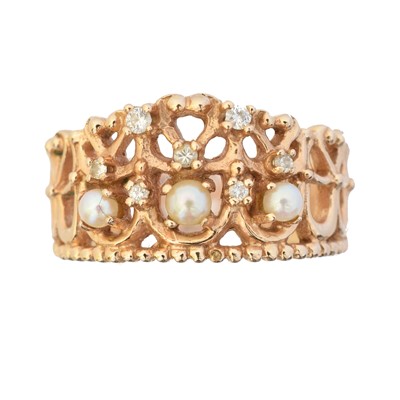 Lot 135 - A 14ct gold seed pearl and diamond dress ring