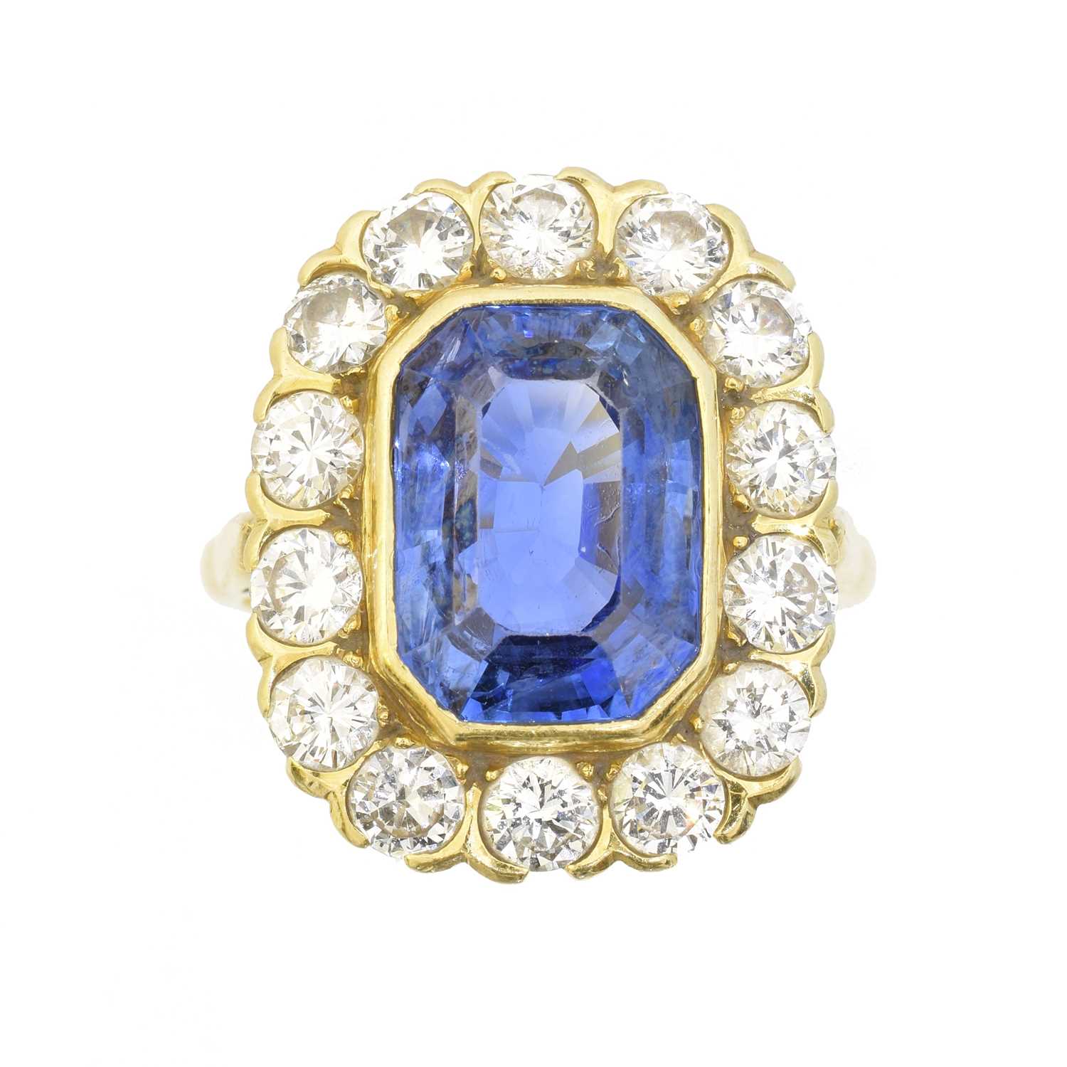 Lot 107 - An 18ct gold sapphire and diamond cluster ring