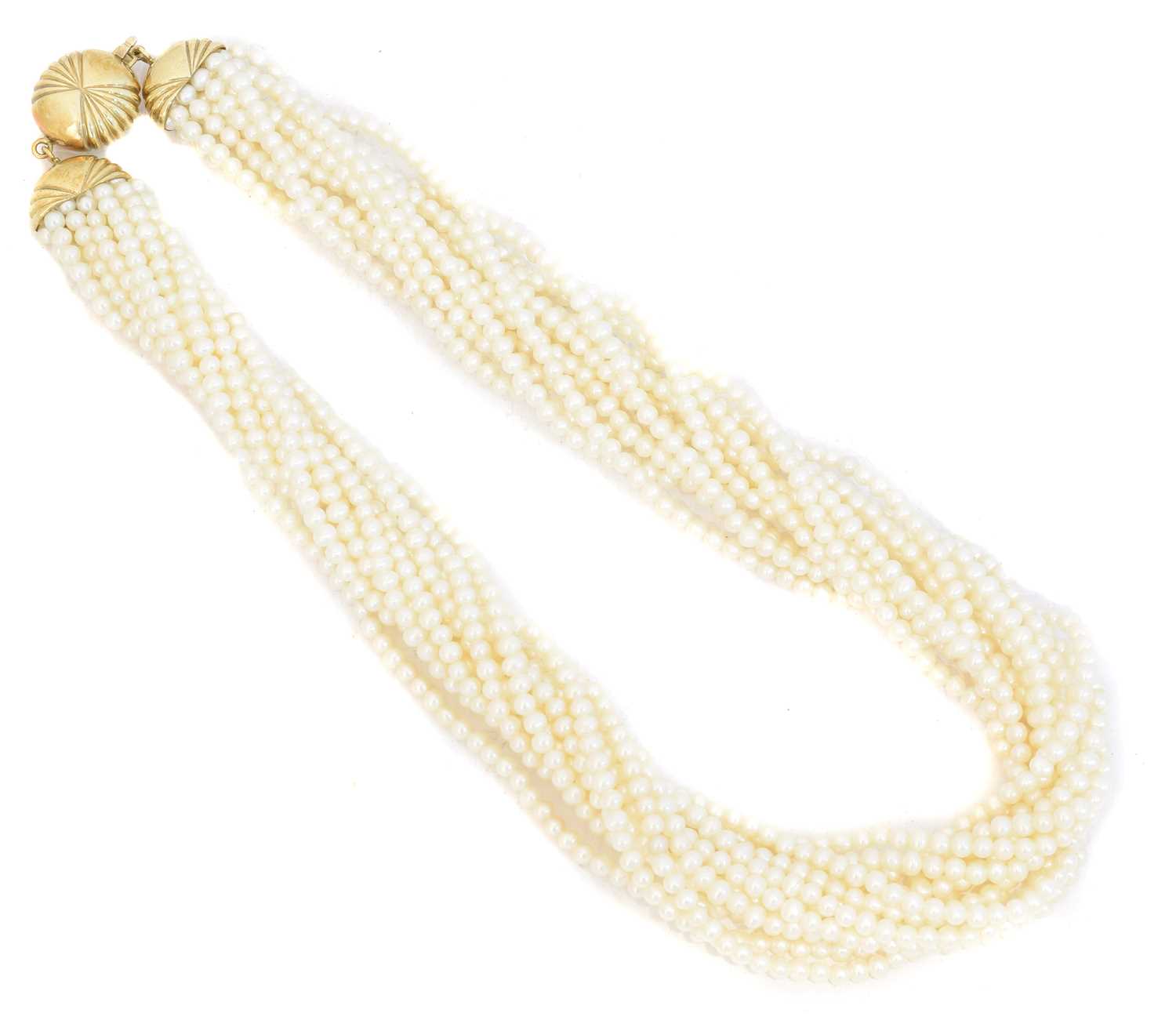 Lot 30 - A 9ct gold cultured pearl necklace