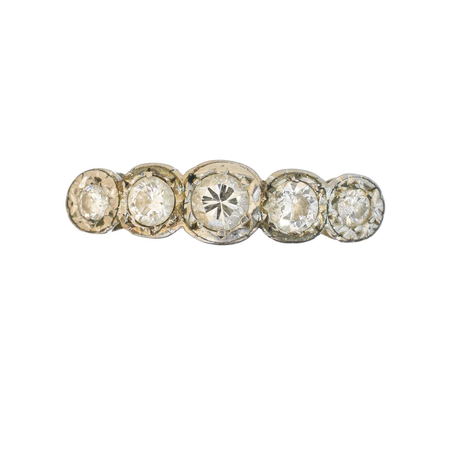 Lot 104 - A diamond five stone ring