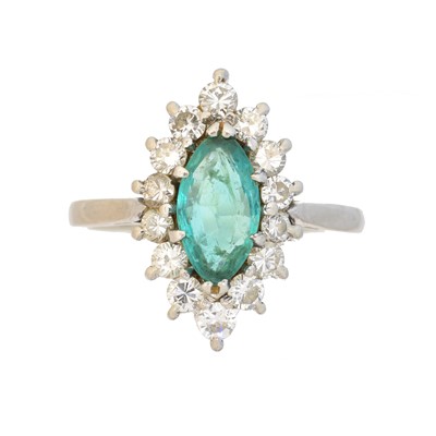 Lot 151 - An emerald and diamond cluster ring