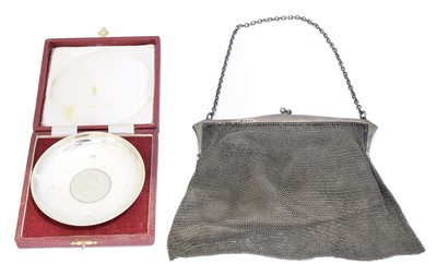Lot 148 - A silver mesh purse