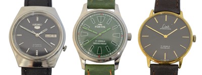 Lot 147 - Three wristwatches