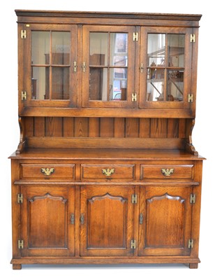 Lot 331 - Late 20th-century oak dresser
