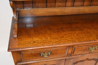 Lot 331 - Late 20th-century oak dresser