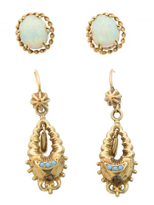 Lot 21 - Two pairs of earrings