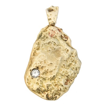 Lot 19 - A diamond 'gold nugget' pendant