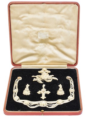 Lot 37 - An early Victorian seed pearl parure