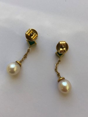Lot 12 - A set of emerald and diamond jewellery
