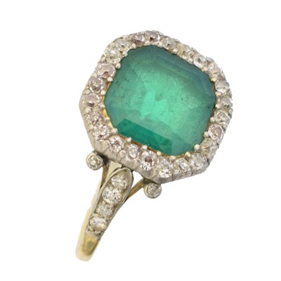 Lot 61 - An early Victorian emerald and diamond cluster ring