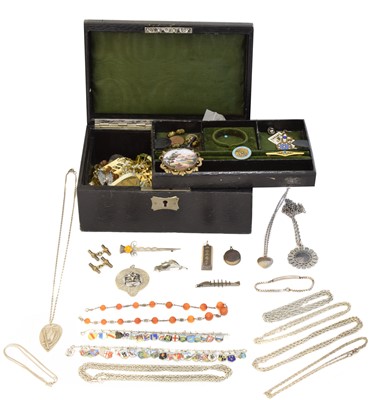 Lot 78 - A selection of silver and costume jewellery