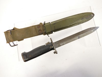 Lot 323 - US M5 bayonet and scabbard